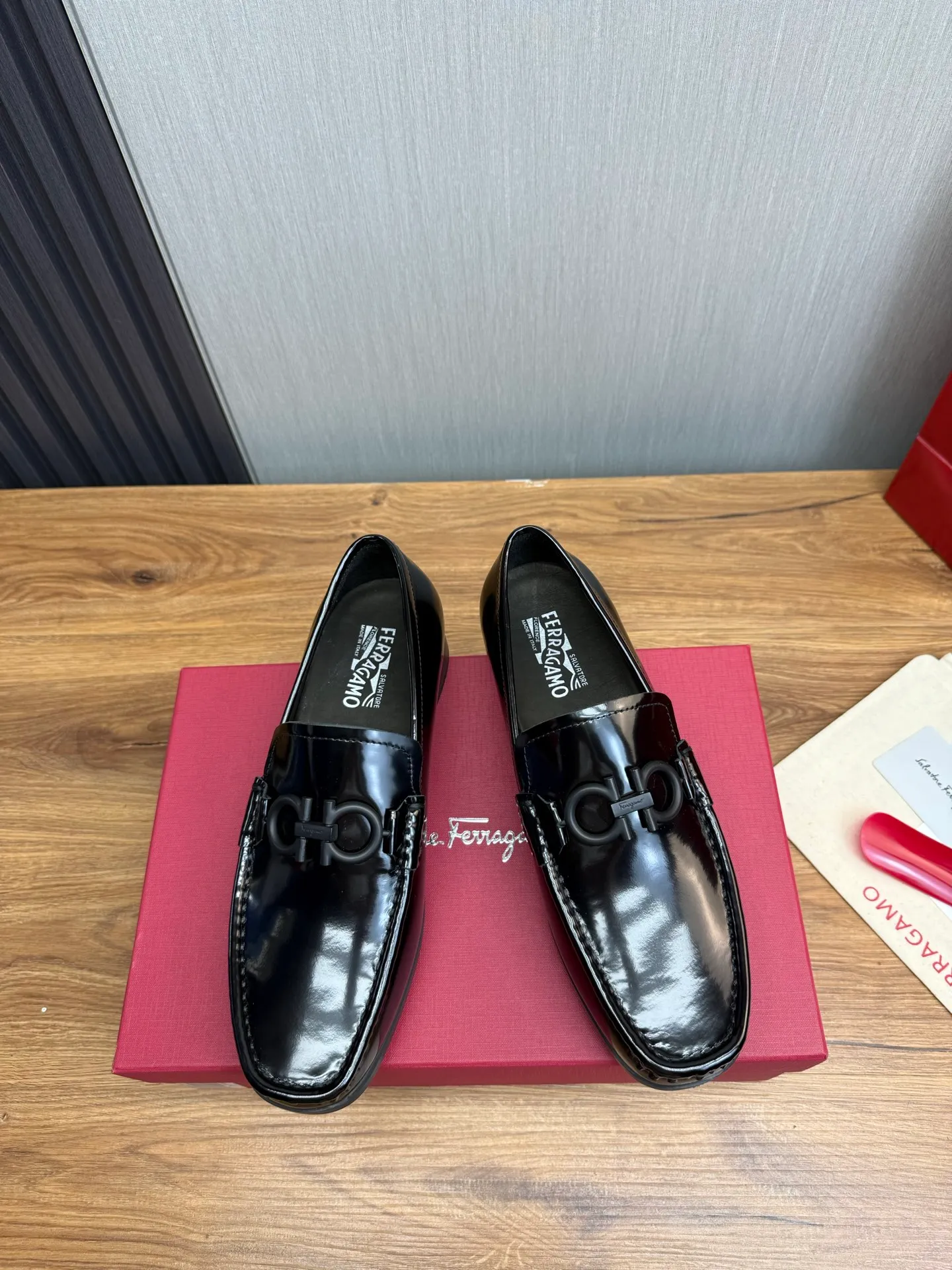 Men's shoes 💰760💰 Ferragamo. [Ferragamo] Men's Loaf leather shoes, the latest hot style, 1:1 original purchase quality, top quality, imported open-edge beaded cowhide leather on the upper, hand-made three-dimensional stitching highlights the round toe design, the inner feet are made of imported cowhide, with original wear-resistant rubber outsole, matching code 39-44, (38, 45 custom-made, non-refundable)